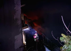 Cháy nhà 6 tầng trong ngõ ở Hà Nội