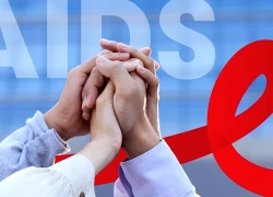 Chung tay chấm dứt HIV/AIDS