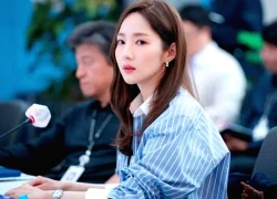 Được nam đồng nghiệp âm thầm hỗ trợ, tôi bất ngờ trở thành tâm điểm của tin đồn ngoại tìn