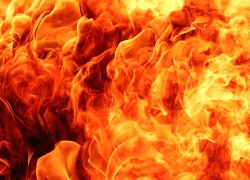 Hỏa hoạn thiêu rụi kho xe sang ở Thái Lan