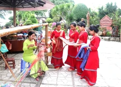 Khánh Hòa: Sắc màu văn hóa Chăm qua thổ cẩm Mỹ Nghiệp và gốm Bàu Trúc