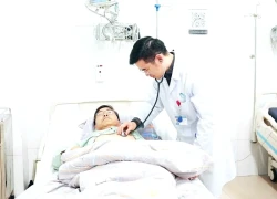 Kích hoạt 'báo động đỏ' lúc rạng sáng cứu sống du khách nước ngoài nhồi máu cơ tim cấp