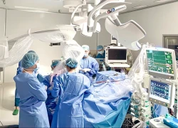 Kỹ thuật đặc biệt giúp người đàn ông tìm lại nụ cười sau hơn 1 năm bị co giật nửa mặt