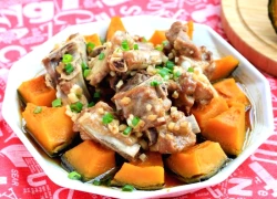 Mẹ cứ ướp sườn rồi làm món hấp kiểu này, cả nhà ăn sạch nồi, con nhỏ cũng mê