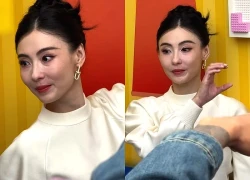 Trương Bá Chi đang làm gì với gương mặt của mình vậy?