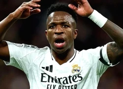 Vinicius 'quay xe' với Real