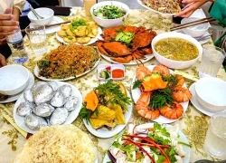 Vừa thấy cỗ cưới của bạn, cô gái liền đứng dậy ra ngoài: 10 năm sau, cô dâu mới có được lời giải thích