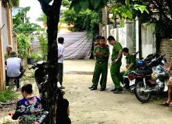 Em trai cầm dao truy sát cả nhà anh ruột