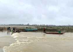 Lật thuyền trên sông Lam, vợ thoát nạn, chồng mất tích
