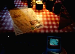 Một tựa game siêu dị chuẩn bị ra mắt Steam, bắt người chơi lựa chọn "hẹn hò hay game"