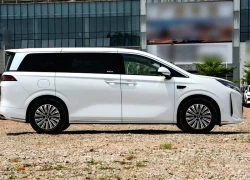 MPV hybrid hạng sang, siêu tiết kiệm xăng, giá hơn 760 triệu đồng