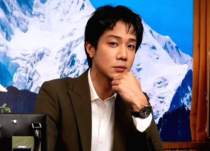 Nam diễn viên ra đầu thú