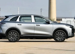 SUV dài gần 4,8 mét, động cơ tăng áp, giá rẻ bất ngờ