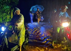 Trưởng thôn báo có vết nứt núi, hàng chục người phải sơ tán khẩn trong bão