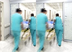 Bé trai 13 tuổi ngã từ lầu 3 trường học ở TP.HCM nguy kịch