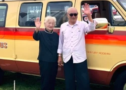 Cặp vợ chồng U90 lái xe đi phượt khắp Trung Quốc suốt 20 năm