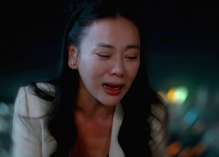 Diễn viên Phương Oanh khóc sưng mắt ở hậu trường tập phim gây bão trên VTV