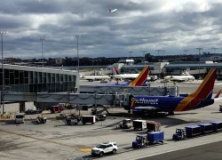 Giảm 10% công suất bay do chính phủ Mỹ đóng cửa kéo dài