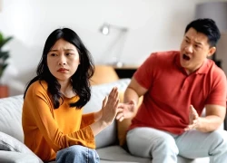 Mẹ chồng ốm nằm viện, vợ nói một câu khiến tôi muốn "trả về nơi sản xuất"