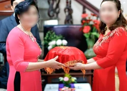 Nghe thông gia nghèo nói về sính lễ, mẹ chú rể bật khóc giữa cuộc gọi