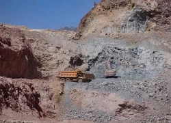 Trung Quốc đình chỉ lệnh cấm xuất khẩu kim loại quan trọng sang Mỹ