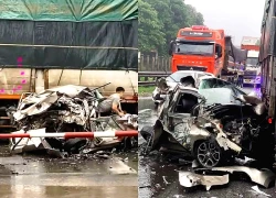 Xe con bị 'vò nát' sau va chạm liên hoàn, bất ngờ cảnh tài xế sống sót bước ra