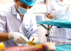 Bé trai 12 tuổi bỏng nặng khi đốt cồn làm thí nghiệm tại nhà