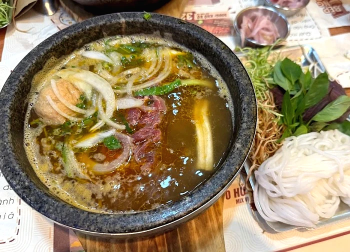 Cách nấu bún bò thố đá thơm ngon đơn giản