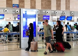 Mỹ tiếp tục hạn chế các chuyến bay thương mại