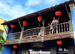 Phố cổ Hội An sạch tinh tươm, du khách tấp nập sau bão