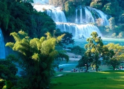 Vẻ hùng vĩ của thác nước lớn nhất Đông Nam Á vào mùa đẹp nhất trong năm