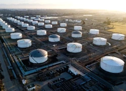 Giá dầu thô Nga giảm mạnh