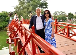 Nỗi niềm "quê nhà tôi ơi, xứ Đoài xa vắng" từ các du khách Việt kiều