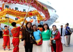 Tàu biển Blue Dream Melody đưa hơn 1.500 khách du lịch đến Quảng Ninh