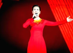 Trình của nữ ca sĩ đắt show bậc nhất: Hát dưới mưa rào rét run, miệng thở ra khói mà giọng vẫn cực nét