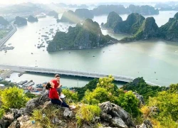 Khung cảnh ở Hạ Long ngay lúc này khiến nhiều người tò mò, nhận xét: "Ở đây đang thực sự có gì?"