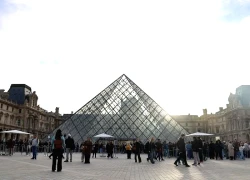 Bảo tàng Louvre đóng cửa phòng trưng bày do vấn đề hạ tầng