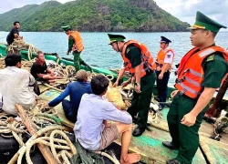 Cứu 5 ngư dân bị chìm tàu trên vùng biển Côn Đảo