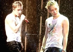 Đẳng cấp của "ông cố nội visual": Hát dưới mưa được khen nức nở, ướt nhẹp vẫn đẹp như bước ra từ MV