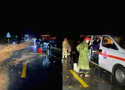 Sạt lở trên đèo Khánh Lê trúng ô tô khách, 6 người tử vong