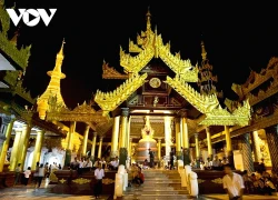 Đêm rằm ở Shwedagon, ngôi chùa cổ được dát 80 tấn vàng ở Yangon, Myanmar