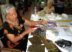 Khi người già trở thành 'trụ cột' mới của thị trường lao động