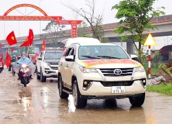 Người dân đội mưa đón liệt sỹ hi sinh năm 18 tuổi trở về quê hương