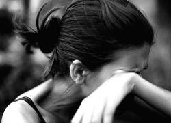 Nỗi đau bị phản bội rất khó để buông bỏ, không phải vì bạn không đủ mạnh mẽ, mà vì lý do này