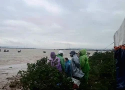 2 vợ chồng bị lật thuyền khi đánh cá, một người mất tích