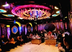 300 cảnh sát đột kích 3 quán karaoke biến tướng, thu ma túy và súng đạn