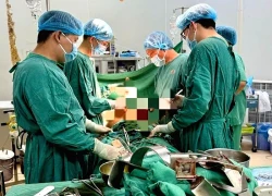 Cứu sống bệnh nhân bị đâm thủng tim, ngưng tim ngay trước mổ