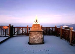 Đỉnh Fansipan (Lào Cai) xuất hiện đợt sương muối đầu tiên