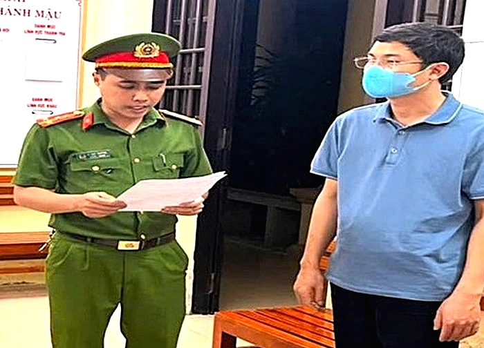 Lừa "chạy" hồ sơ đất đai chiếm đoạt 2,2 tỷ đồng của 22 người