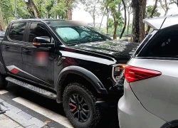 Nam bảo vệ lái ô tô bán tải tông liên hoàn ven hồ Gươm